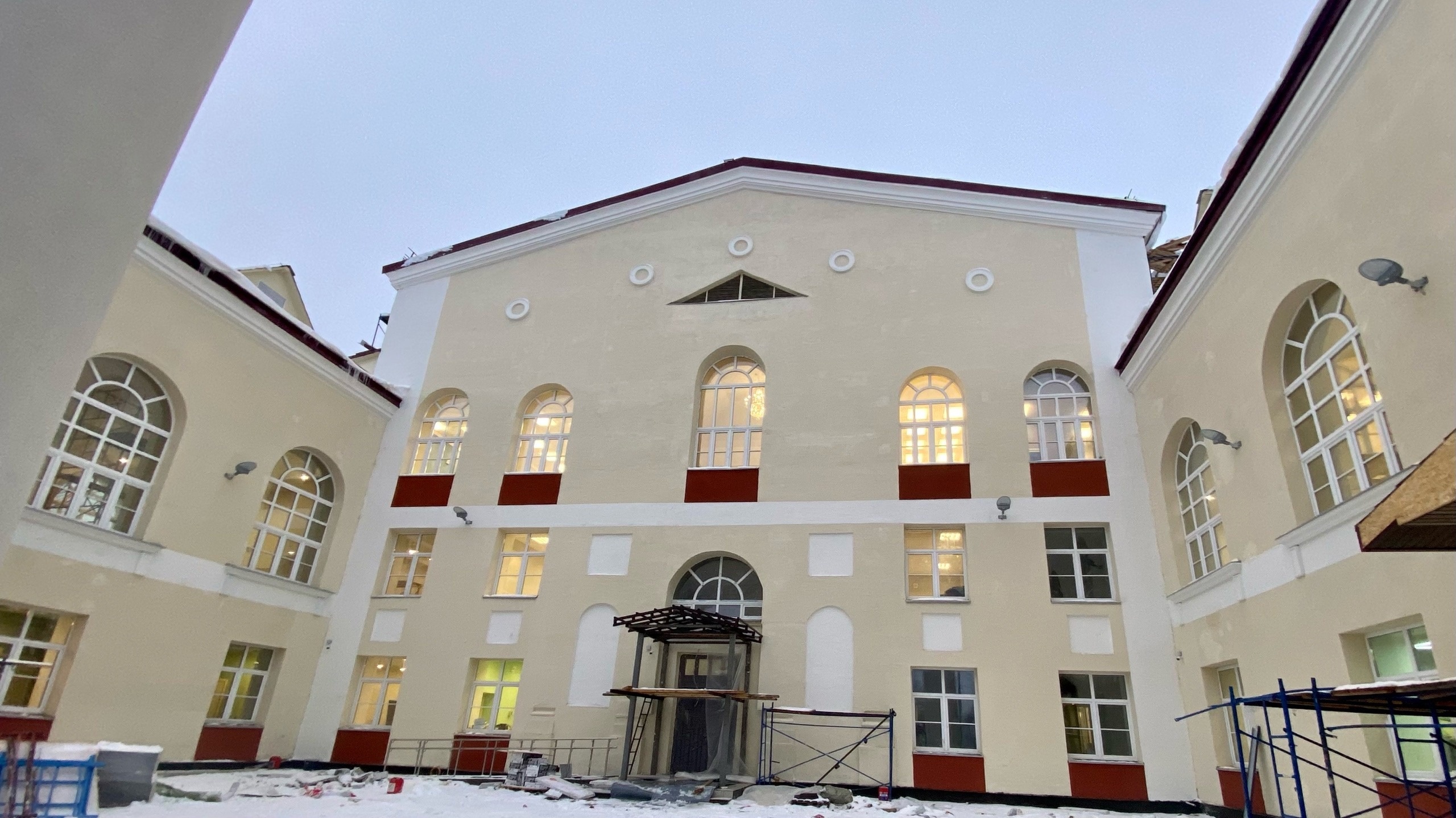 Приближается открытие обновлённого здания Новодвинского городского культурного центра!