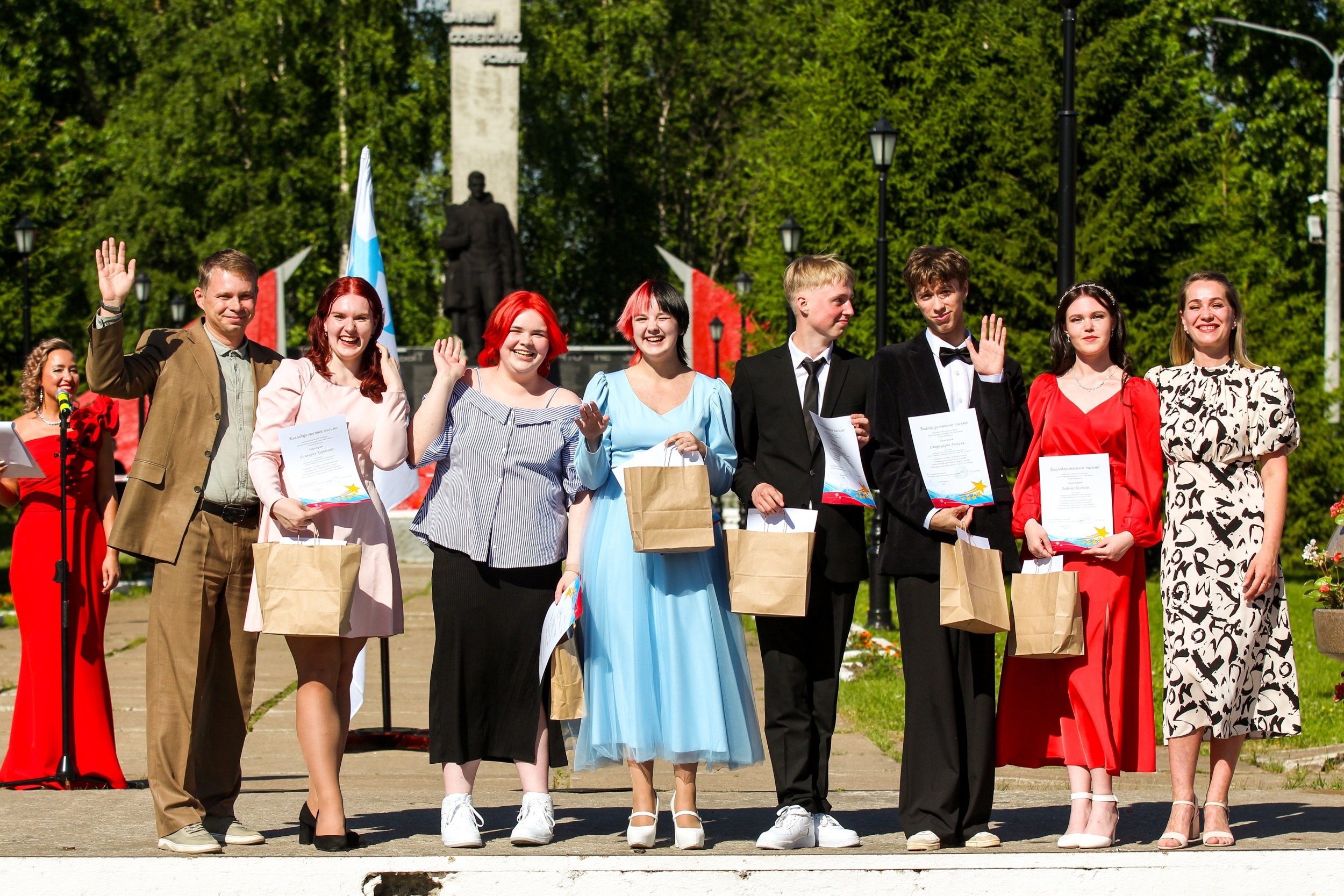 В пятницу на Комсомольской площади прошел 25-ый юбилейный праздник всех выпускников города - «Звездный билет»!