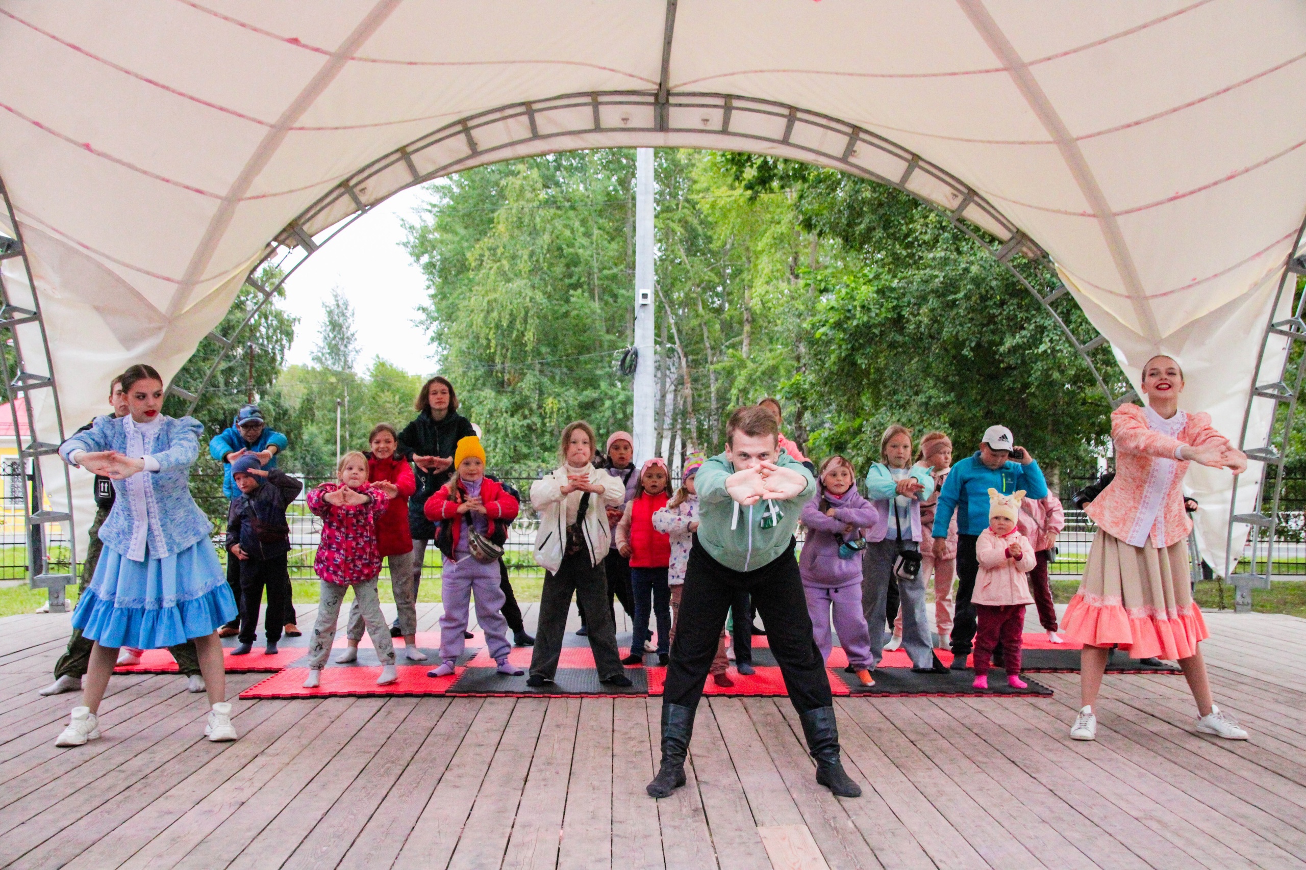 В прошедшее воскресенье в рамках празднования Дня города состоялась мастерская городского настроения «Танцующий Новодвинск»!