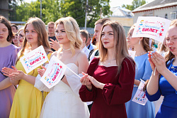 На Комсомольской площади 23 июня прошёл традиционный праздник всех выпускников нашего города — «Звёздный билет»!