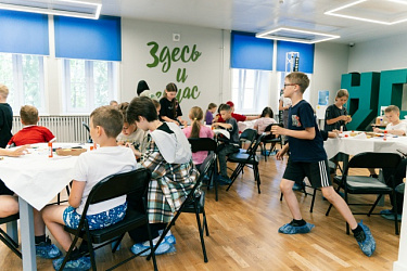 Сегодня отряды Новодвинской гимназии посетили арт-мастерскую «Брошь из фетра»