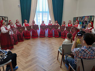 Хор Северного землячества «Родные напевы» с концертной программой «Песни, согревающие сердца»!