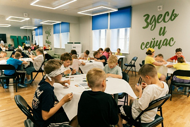 Сегодня отряды Новодвинской гимназии посетили арт-мастерскую «Сувенир в технике декупаж».